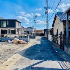 西前面道路から外観を見るとこんな感じ