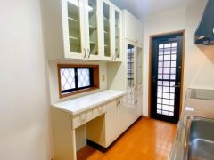 カップボード付で収納多めなスペースです。