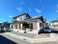 コチラは別アングルからの外観写真です。