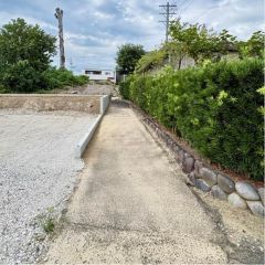 東前面道路から外観を見るとこんな感じ。