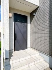 玄関はカードキー対応になっていて便利。