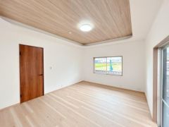 コチラは1階東にある洋室になります。