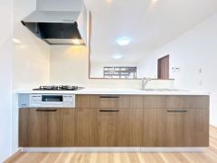 システムキッチンは新品交換済みです。