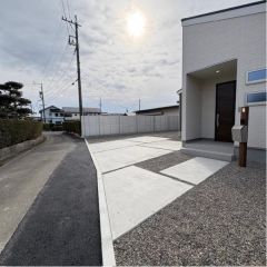 駐車場は3台分のスペースがあります。