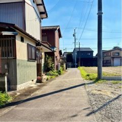 東前面道路から外観を見るとこんな感じ。
