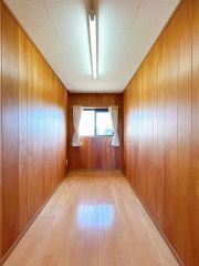 コチラは2階にある納戸になります。