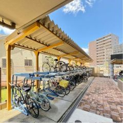 こちらは共用の駐輪場になります。