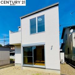コチラは南側から見た外観になります。
