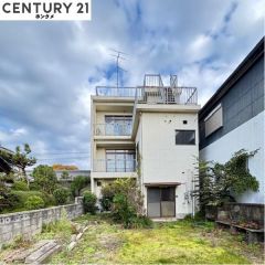 西前面道路から見た外観です。駐車3台分。