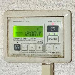 コチラは床暖房のリモコンです。