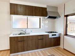 システムキッチンは新品交換予定です。