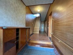 玄関周りは明るくて広く開放感があります。