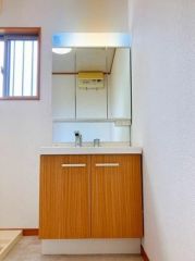 洗面台はシャンプードレッサー仕様です。