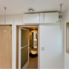 洗面所には室内干し金具があり便利ですね♪