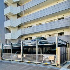 平面駐車場の他に機械式駐車場もあります。