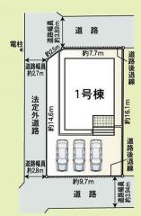 3つの道路に囲まれた角地に建つ物件です。