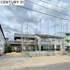 現在は基礎の状態で、8月頃完成予定です。