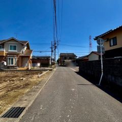 南東前面道路から外観を見るとこんな感じ