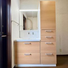 収納が充実している使いやすい洗面台です。