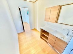 2階納戸内にトイレ洗面台を新設しました♪