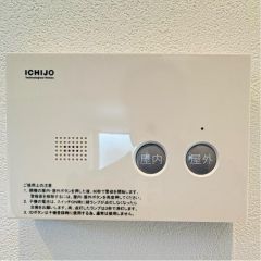 玄関にはホームセキュリティ付で安心です。