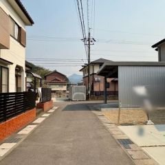 北東前面道路から外観を見るとこんな感じ。