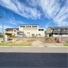 現在更地の段階で完成は11月の予定です。