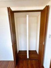 このお部屋にあるクローゼットです。