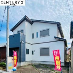 コチラは前面道路からの外観写真です。