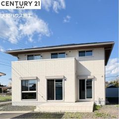 コチラは建物正面から見た外観写真です。