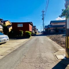 東前面道路から外観を見るとこんな感じ。