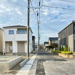 東前面道路から外観を見るとこんな感じ。