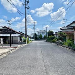 南前面道路は屋役8ｍで、駐車も楽々です。