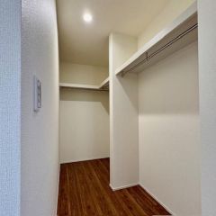 このお部屋のWクローゼットがコチラです。