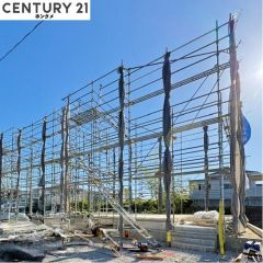現在は基礎の状態で、7月頃完成予定です。