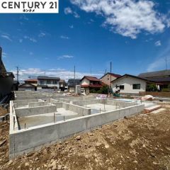 現在基礎の段階で、完成は8月の予定です。