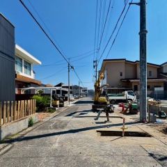 東前面道路から外観を見るとこんな感じ。