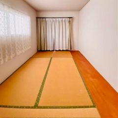 コチラは2階東畳敷き4.25帖洋室です。