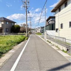 西前面道路から外観を見るとこんな感じ