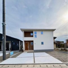 駐車場は3台分のスペースがあります。