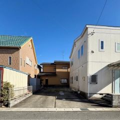 駐車場は4台分のスペースがあります。