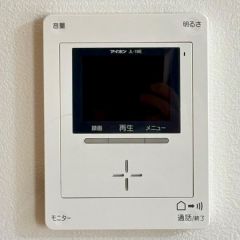 TVインターホンで来訪者をチェック。
