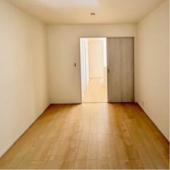 コチラは1階にある6帖の洋逸になります。