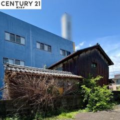 コチラは南側から見た外観になります。