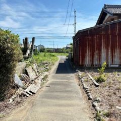 東前面道路から外観を見るとこんな感じ。
