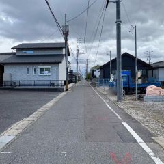 東前面道路から外観を見るとこんな感じ