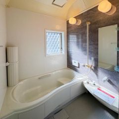 バスは1坪サイズで、室内も明るいですよ♪