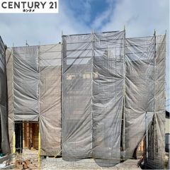 上棟しました。完成は9月頃の予定です。