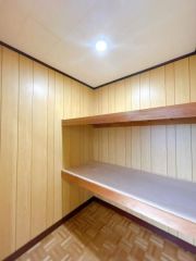 コチラは2階にある納戸になります。