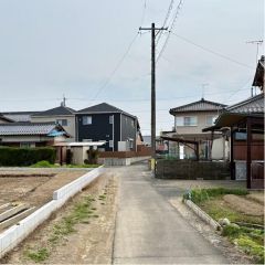 西前面道路から外観を見るとこんな感じ